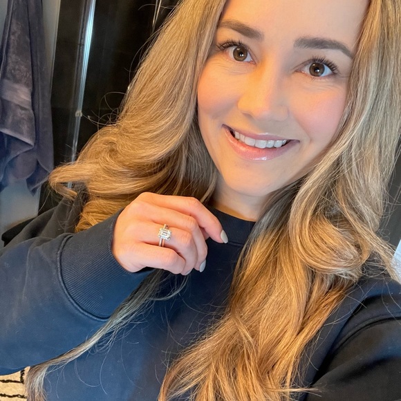 Meet your Posher, Amanda - Picture 1 of 1